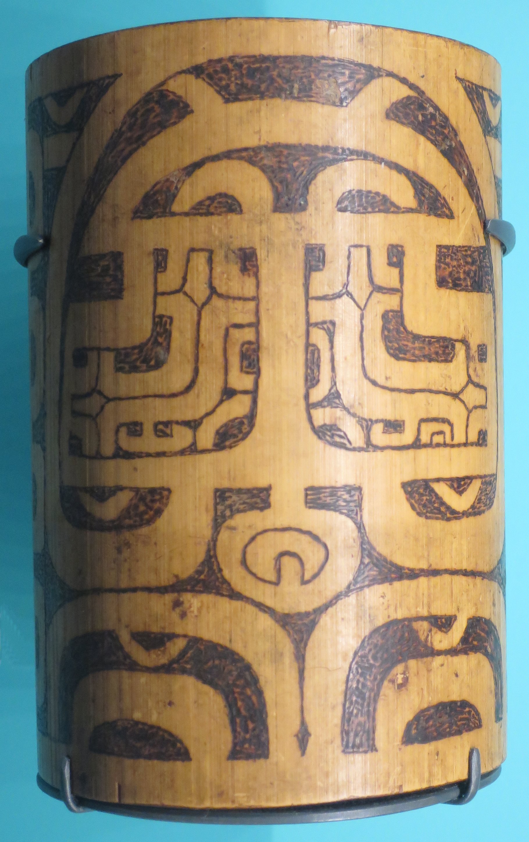 Container for tattoo tools, Pua Mau Valley, Marquesas Islands, Bishop Museum, B.05280 — Marquesan historical tattoo illustration by Hiart